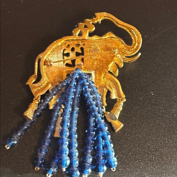 Vintage Elizabeth Taylor Elephant Walk Brooch for Avon — 1993 - Picture 5 of 6